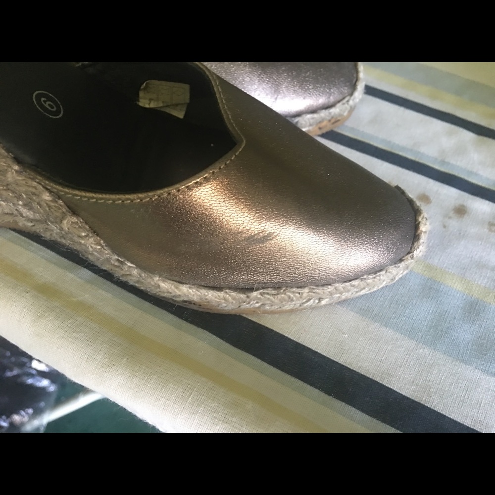 Shoes - Picture 4 of 4